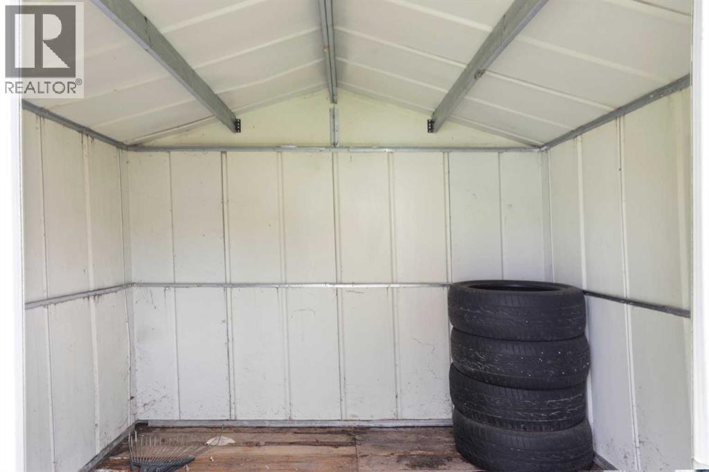 Backyard shed - 173 Gordon Drive Sw, Calgary, AB - Indoor Photo Showing Other Room