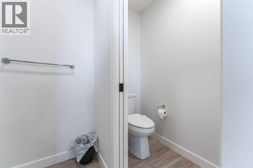 200 Lewiston Drive Ne, Calgary, AB - Indoor Photo Showing Bathroom