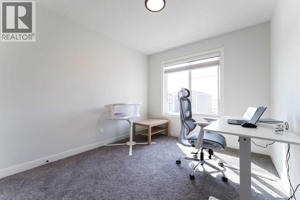 200 Lewiston Drive Ne, Calgary, AB - Indoor Photo Showing Office