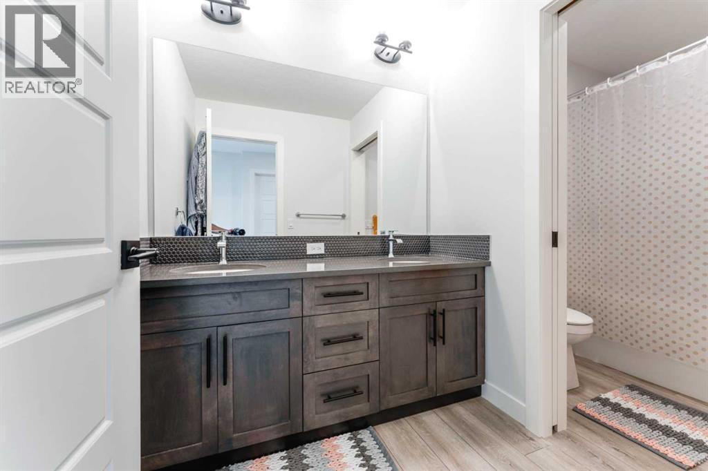 200 Lewiston Drive Ne, Calgary, AB - Indoor Photo Showing Bathroom