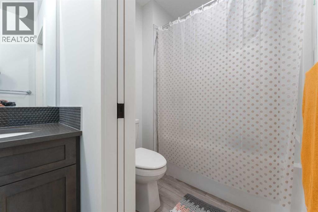 200 Lewiston Drive Ne, Calgary, AB - Indoor Photo Showing Bathroom
