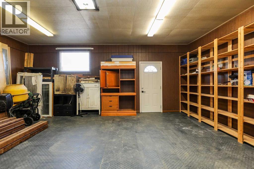 111 4 Avenue, Warner, AB