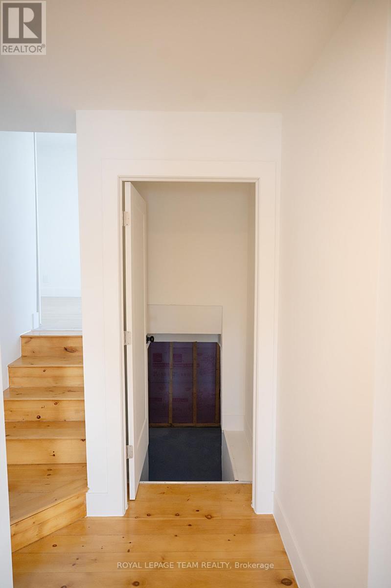 Hall leading to primary and basement - 405 Barnes Street, North Grenville, ON - Indoor Photo Showing Other Room