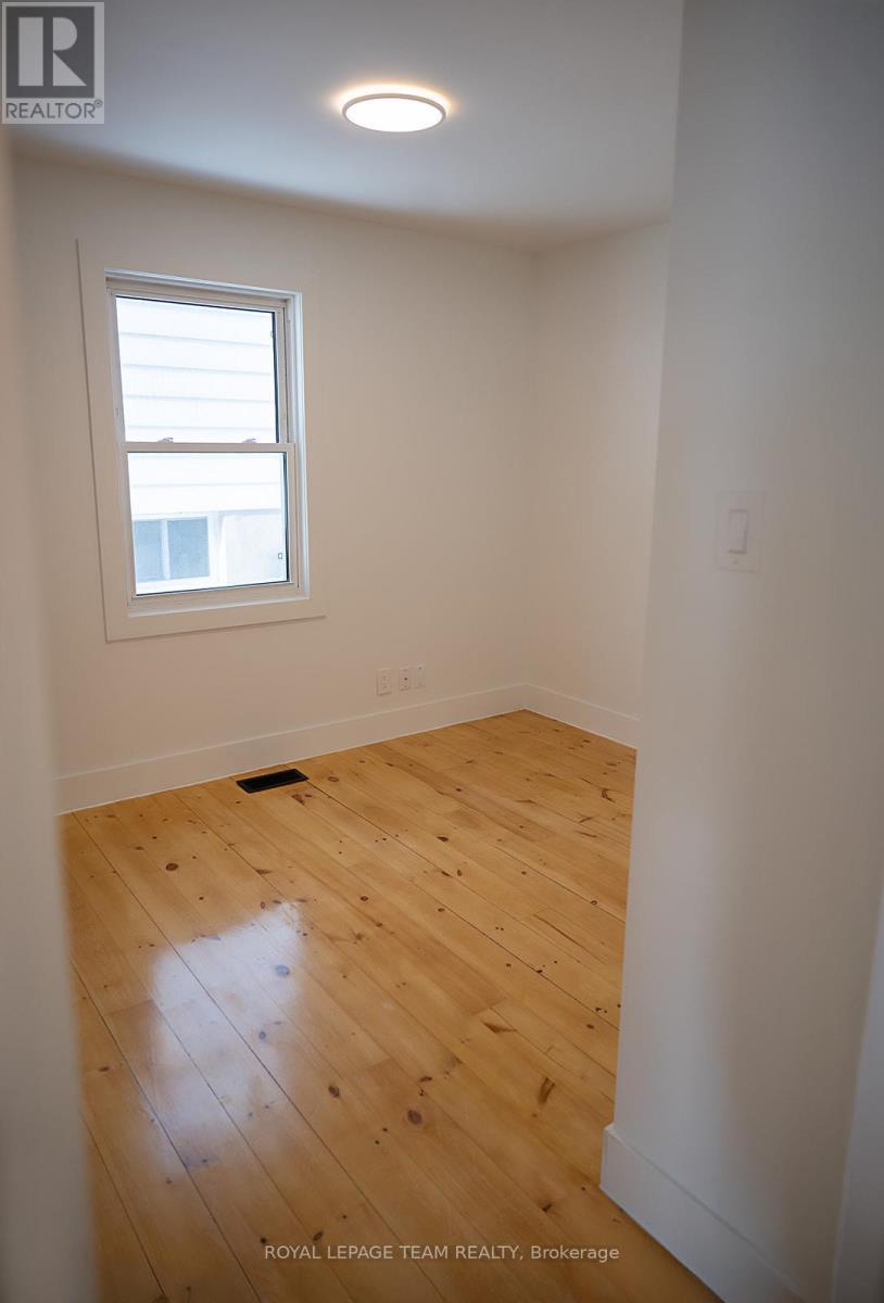 405 Barnes Street, North Grenville, ON - Indoor Photo Showing Other Room