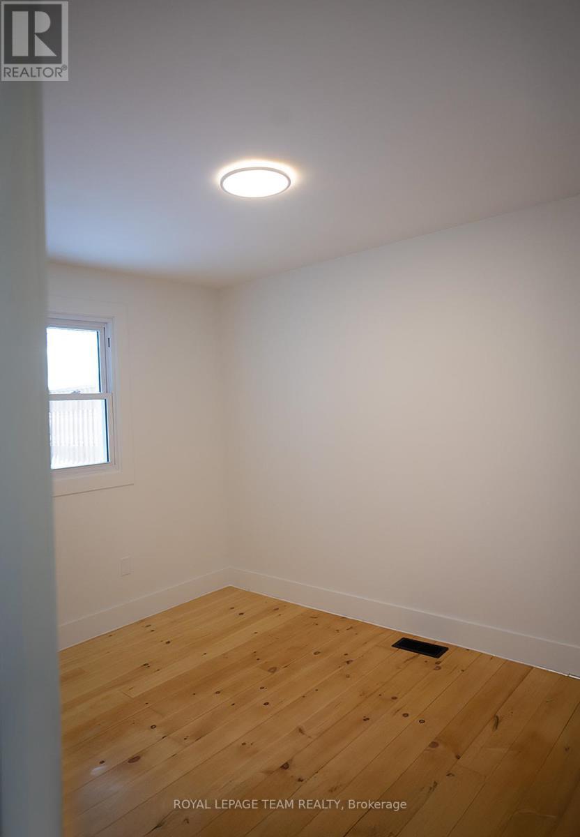 405 Barnes Street, North Grenville, ON - Indoor Photo Showing Other Room