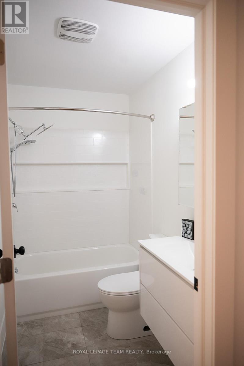 405 Barnes Street, North Grenville, ON - Indoor Photo Showing Bathroom