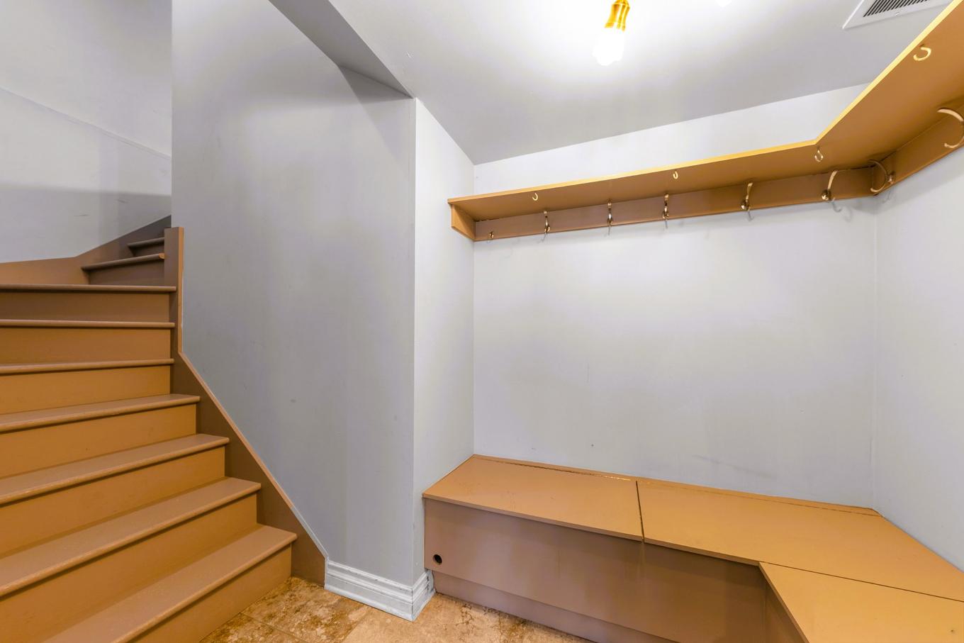 Escalier - 72 Tsse Du Ruisseau, Saint-Basile-Le-Grand, QC - Indoor Photo Showing Other Room