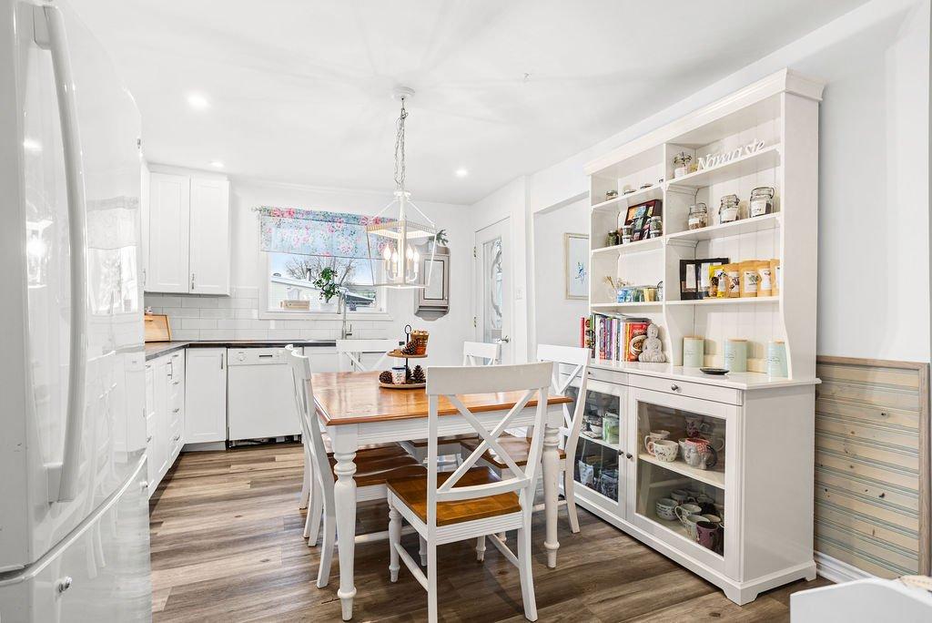 Kitchen - 117 Rue St-Joachim, L'Assomption, QC - Indoor Photo Showing Dining Room