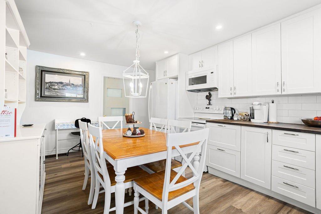 Kitchen - 117 Rue St-Joachim, L'Assomption, QC - Indoor Photo Showing Dining Room