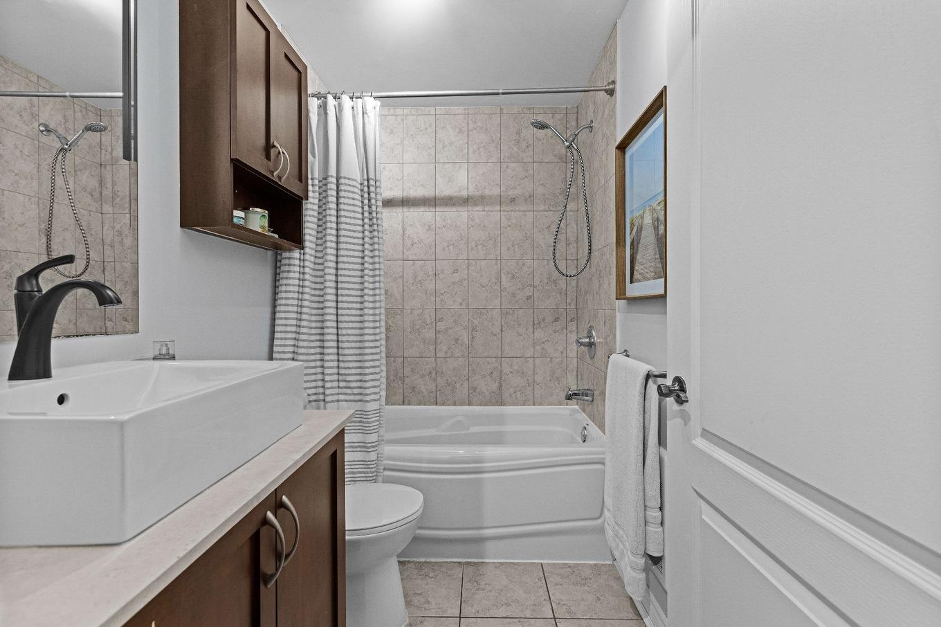 Salle de bains - 8764 Rue Verville, Montréal (Ahuntsic-Cartierville), QC - Indoor Photo Showing Bathroom