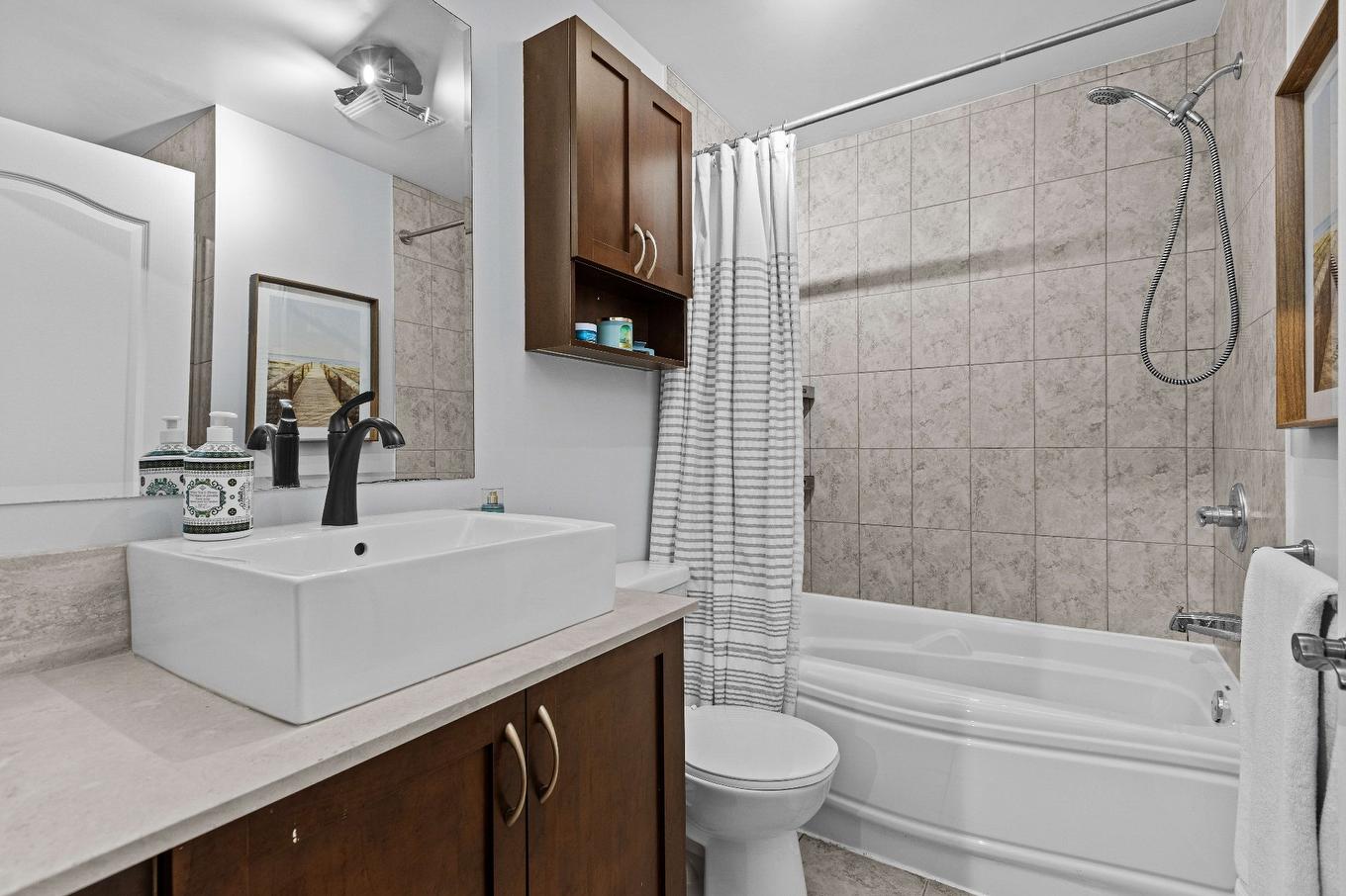 Salle de bains - 8764 Rue Verville, Montréal (Ahuntsic-Cartierville), QC - Indoor Photo Showing Bathroom