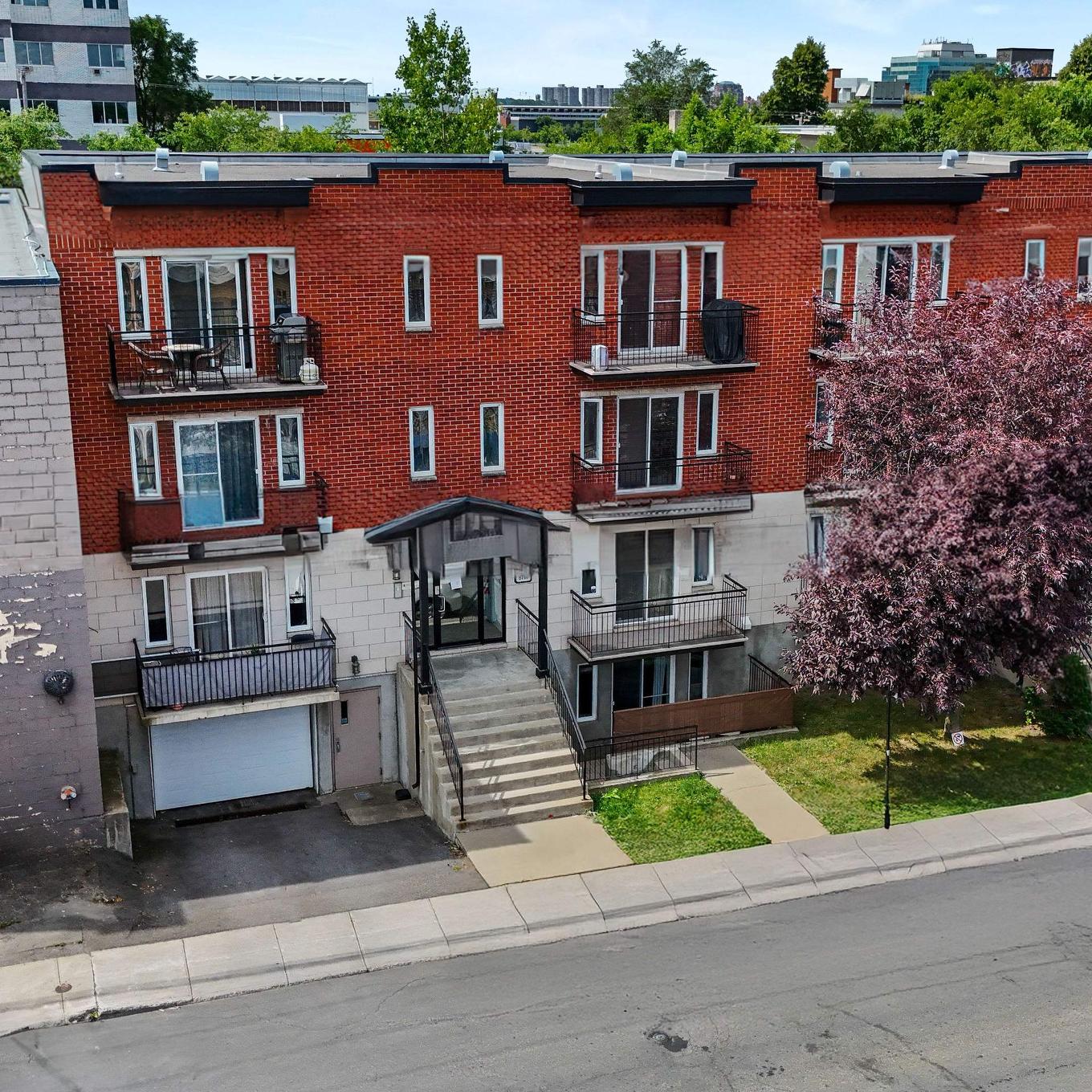 Façade - 8764 Rue Verville, Montréal (Ahuntsic-Cartierville), QC - Outdoor With Facade