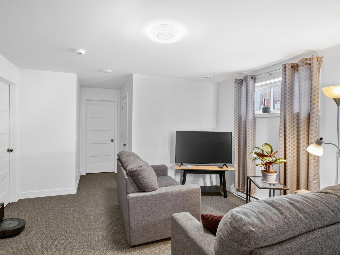 Family room - 829 Rue Hervé, Sherbrooke (Brompton/Rock Forest/Saint-Élie/Deauville), QC - Indoor Photo Showing Living Room