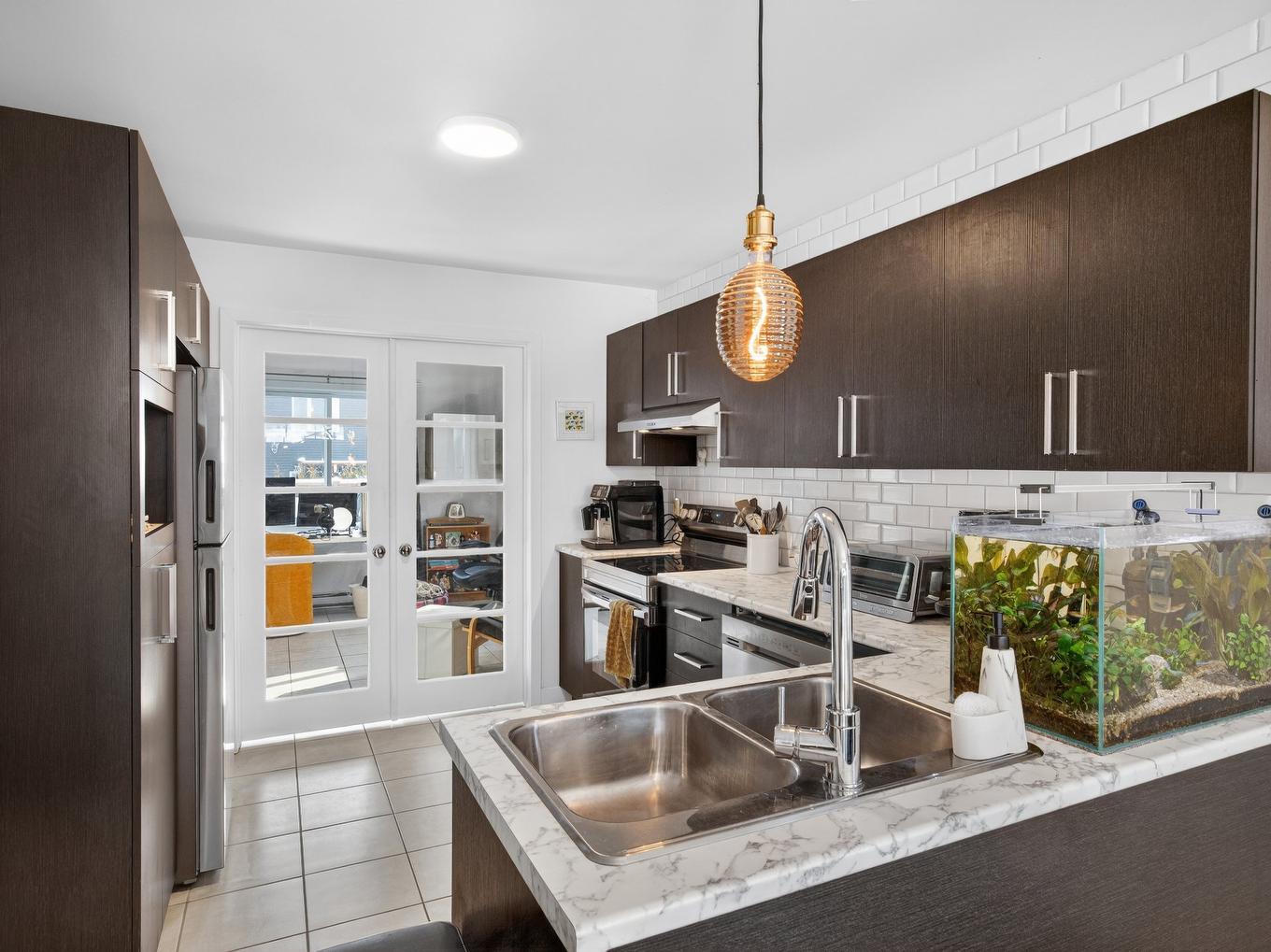Kitchen - 829 Rue Hervé, Sherbrooke (Brompton/Rock Forest/Saint-Élie/Deauville), QC - Indoor Photo Showing Kitchen With Double Sink With Upgraded Kitchen