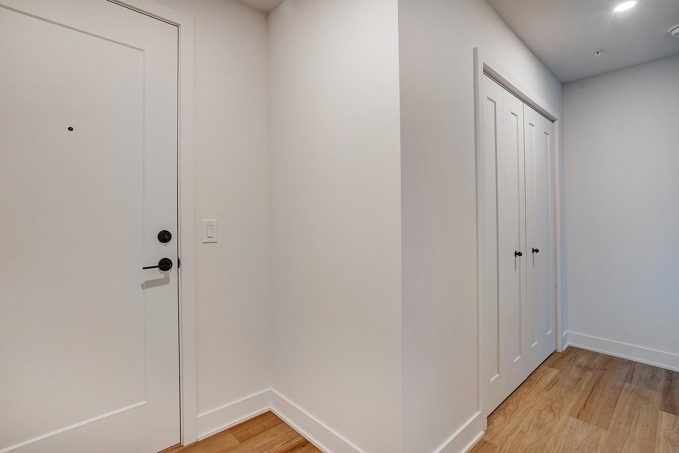 Hall d'entrée/Vestibule - 512-2141 Rue Léger, Montréal (Lasalle), QC - Indoor Photo Showing Other Room