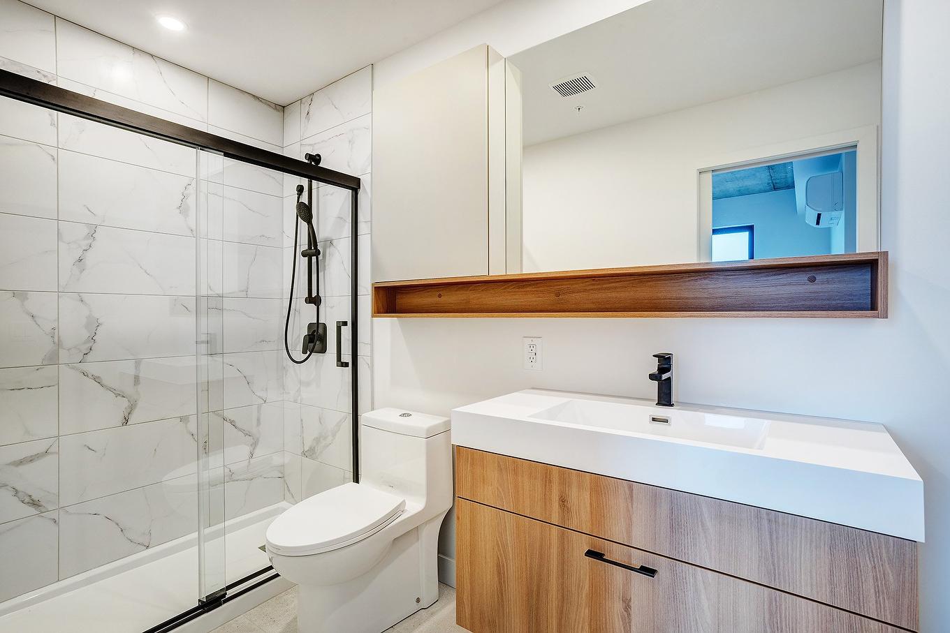 Salle de bains attenante à la CCP - 512-2141 Rue Léger, Montréal (Lasalle), QC - Indoor Photo Showing Bathroom