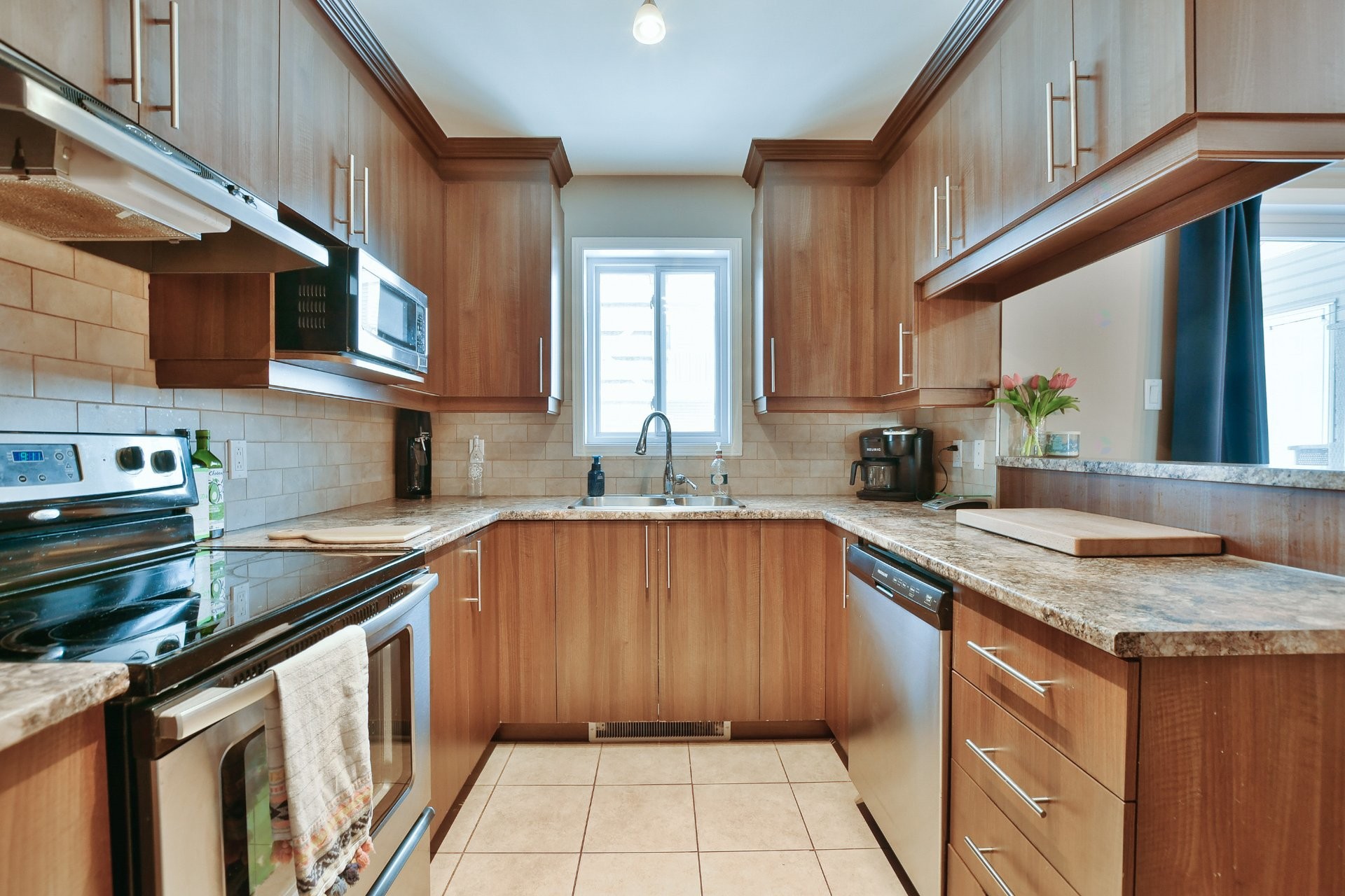Kitchen - 202-87 Mtée De St-Sulpice, Saint-Sulpice, QC - Indoor Photo Showing Kitchen With Double Sink