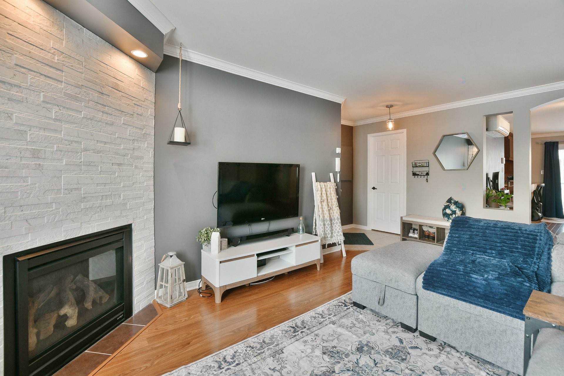 Living Room - 202-87 Mtée De St-Sulpice, Saint-Sulpice, QC - Indoor Photo Showing Living Room With Fireplace