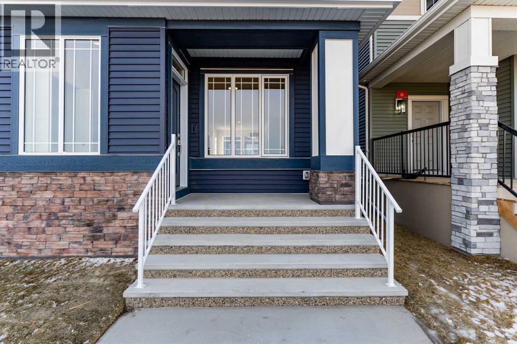 Front Porch - 15 Corner Glen Drive Ne, Calgary, AB - Outdoor