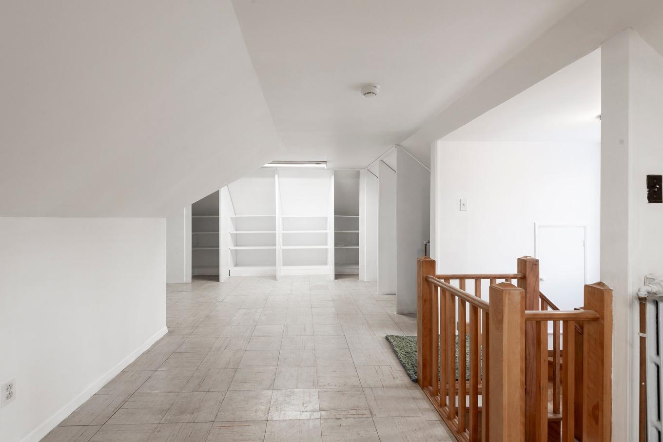 Mezzanine - 5727 Av. Smart, Côte-Saint-Luc, QC - Indoor Photo Showing Other Room