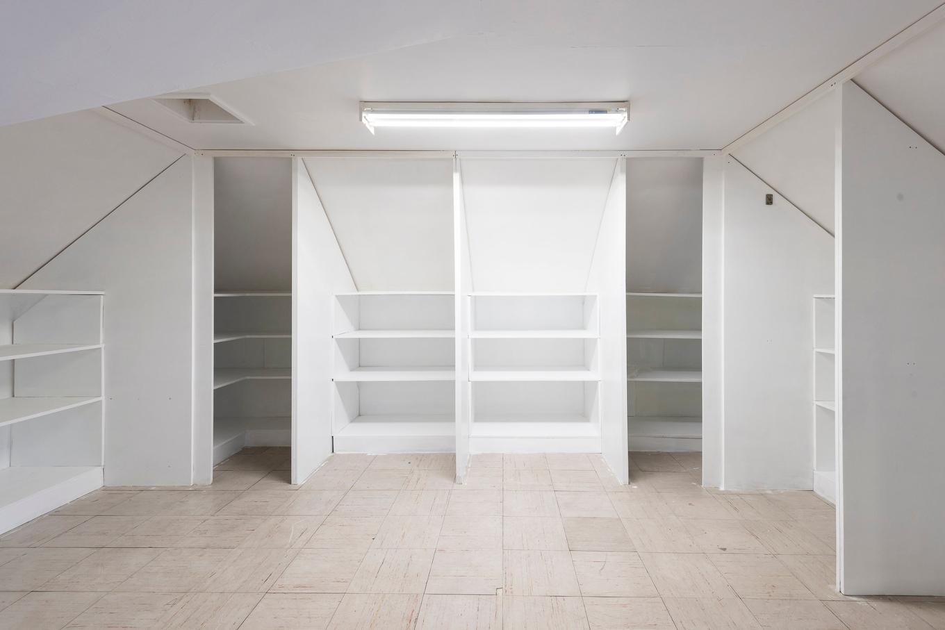 Mezzanine - 5727 Av. Smart, Côte-Saint-Luc, QC - Indoor