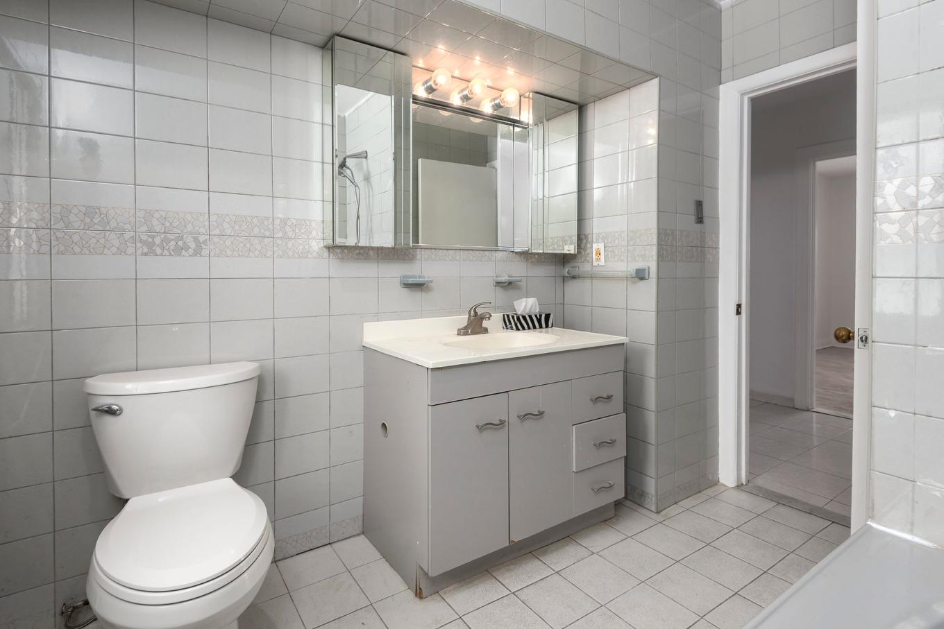 Salle de bains - 5727 Av. Smart, Côte-Saint-Luc, QC - Indoor Photo Showing Bathroom