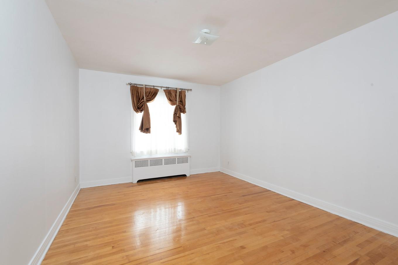 Chambre à coucher - 5727 Av. Smart, Côte-Saint-Luc, QC - Indoor Photo Showing Other Room