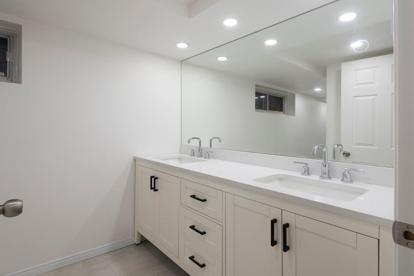 Salle de bains - 5727 Av. Smart, Côte-Saint-Luc, QC - Indoor Photo Showing Bathroom