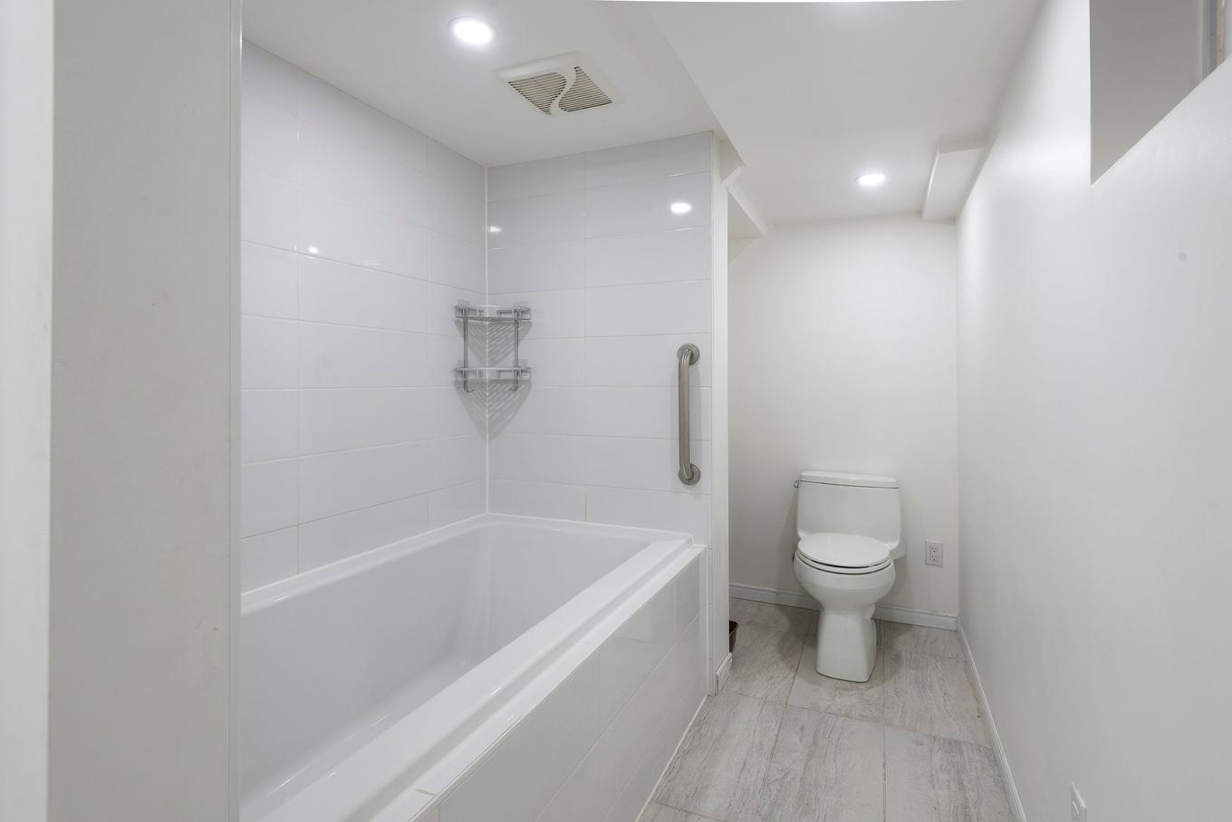 Salle de bains - 5727 Av. Smart, Côte-Saint-Luc, QC - Indoor Photo Showing Bathroom