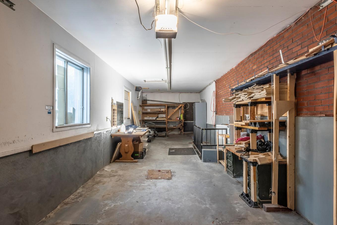 Garage - 5727 Av. Smart, Côte-Saint-Luc, QC - Indoor Photo Showing Other Room