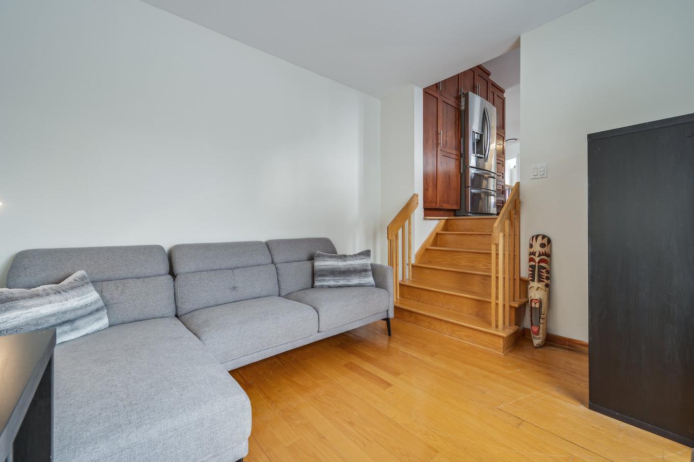 Den - 5 Rue Sylvio-Leduc, Notre-Dame-De-L'Île-Perrot, QC - Indoor Photo Showing Living Room