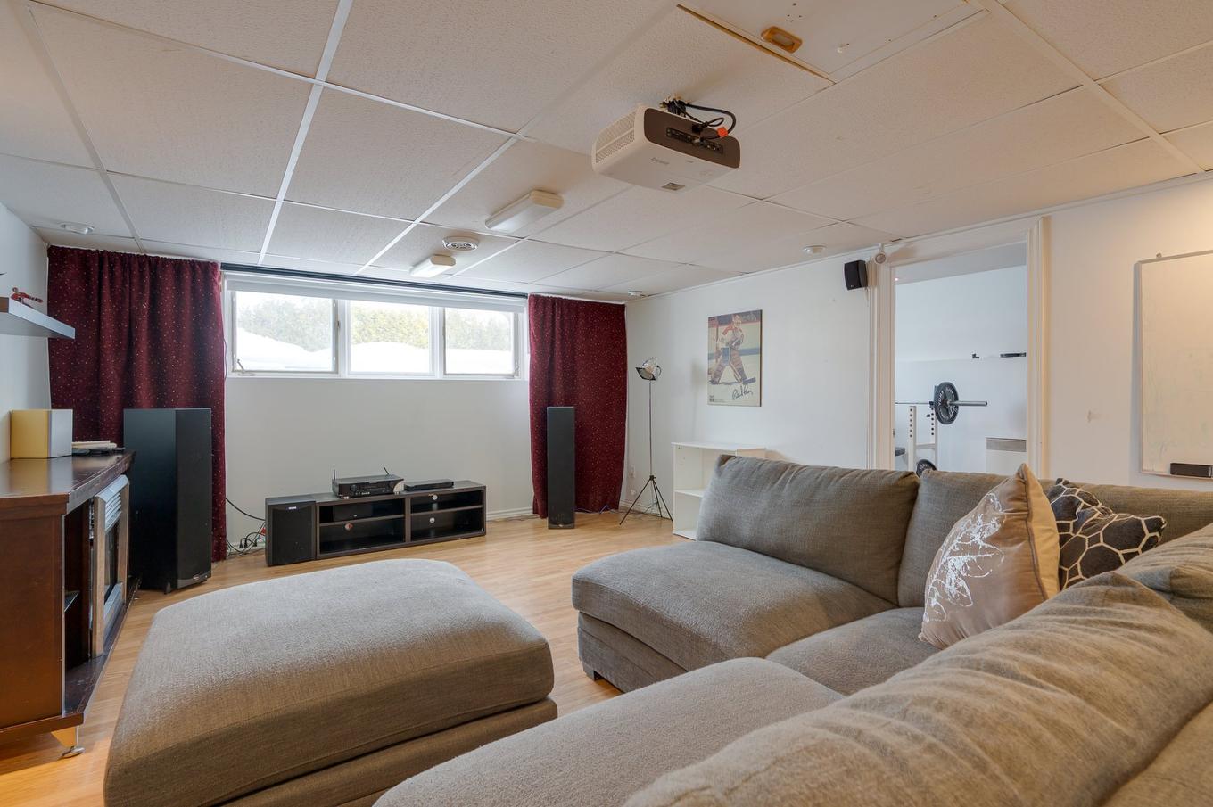 Family room - 5 Rue Sylvio-Leduc, Notre-Dame-De-L'Île-Perrot, QC - Indoor