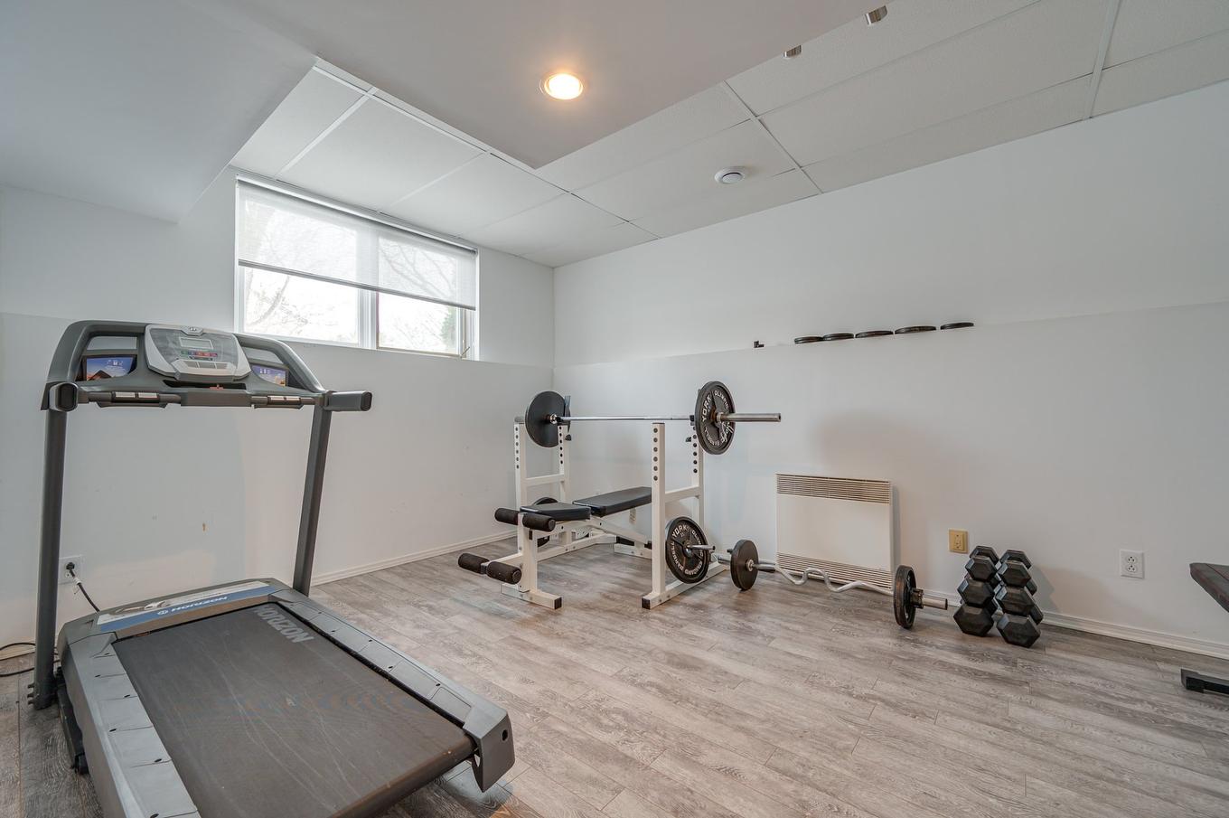 Bedroom - 5 Rue Sylvio-Leduc, Notre-Dame-De-L'Île-Perrot, QC - Indoor Photo Showing Gym Room