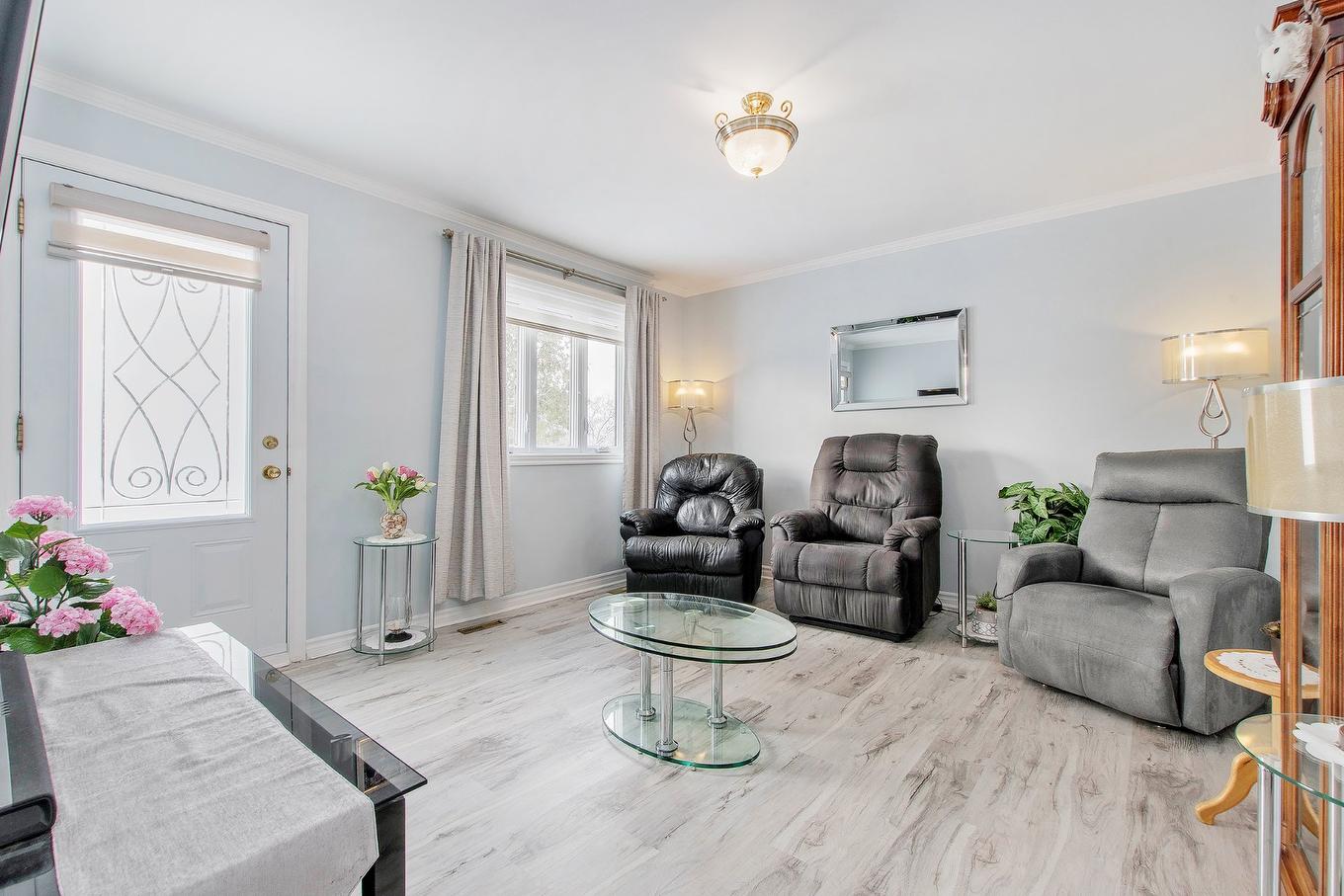 Living room - 3288 Rue Amitié, Mascouche, QC - Indoor Photo Showing Living Room