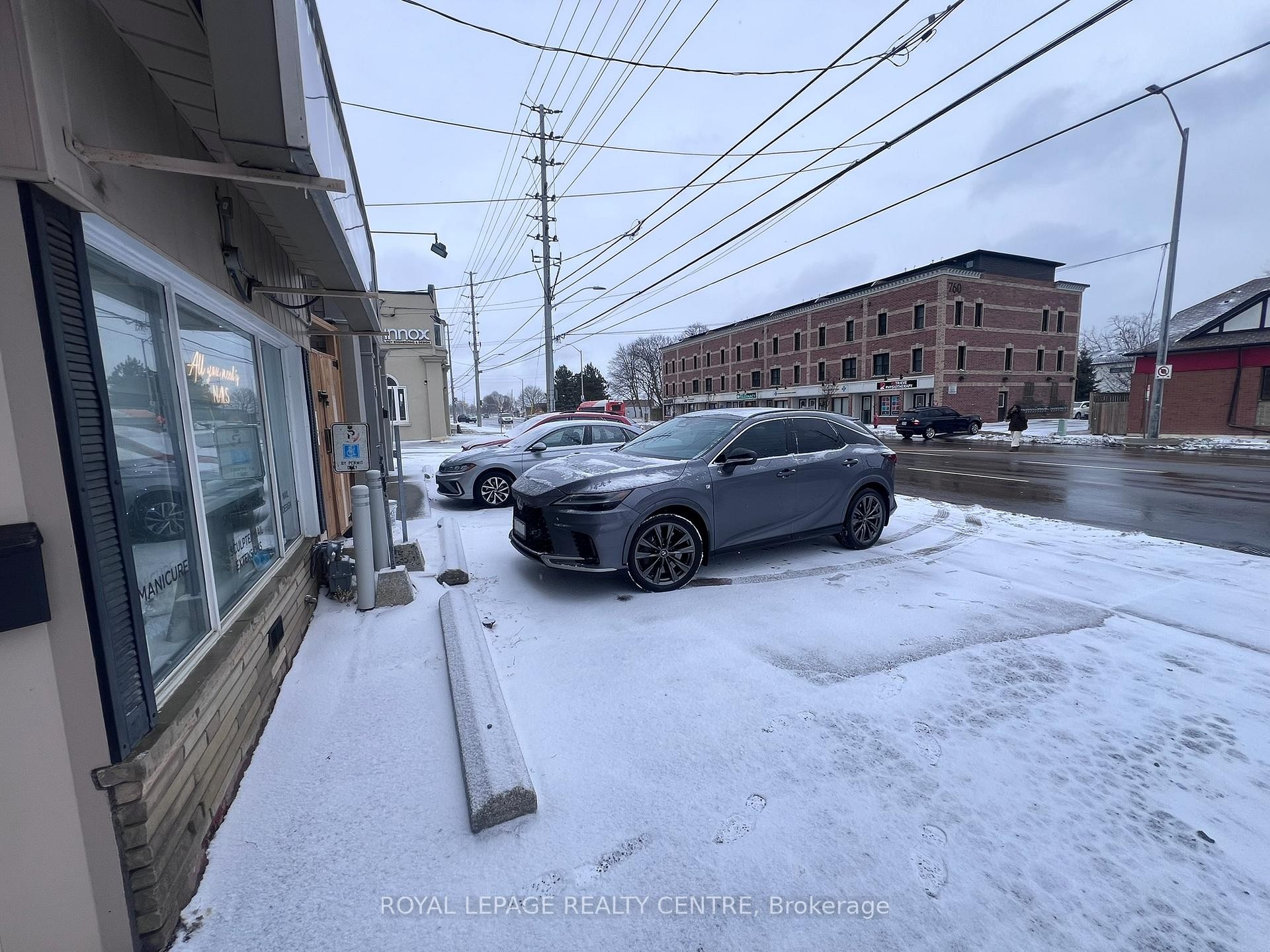 745 Lakeshore Road E, Mississauga, ON