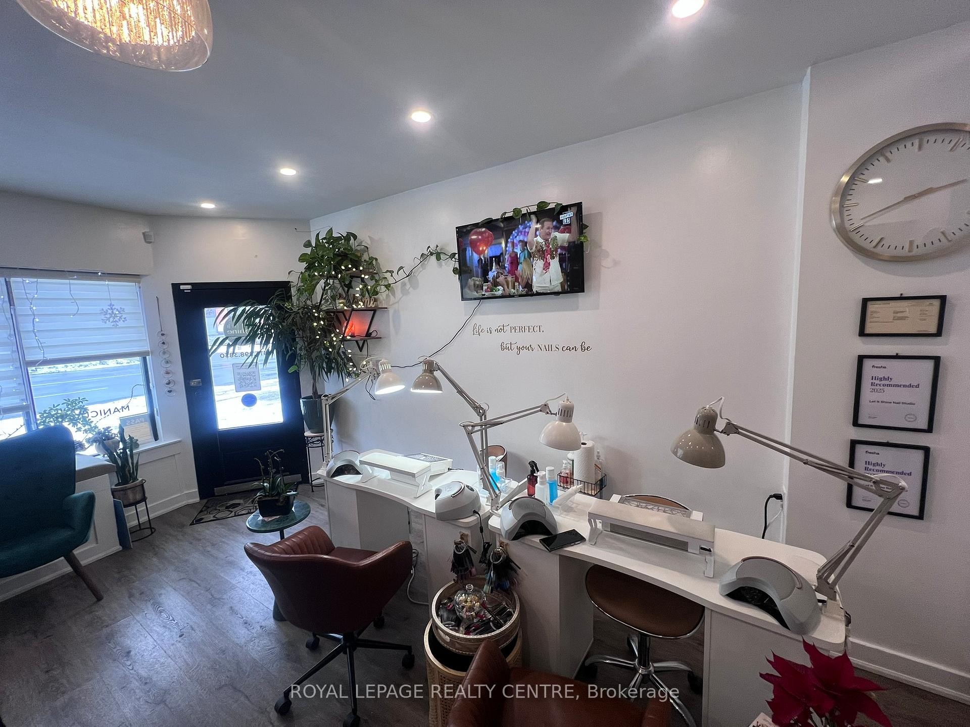 745 Lakeshore Road E, Mississauga, ON