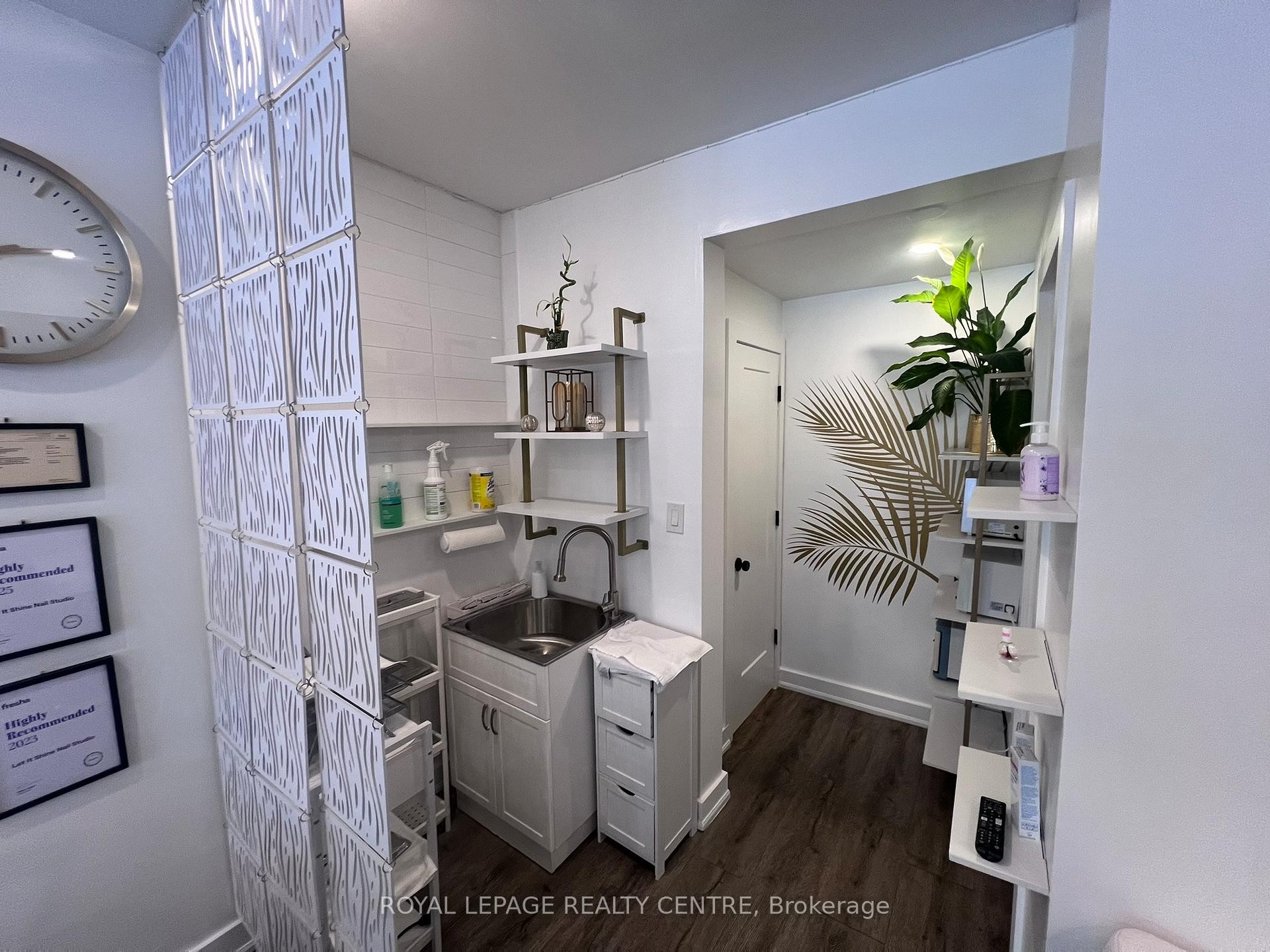 745 Lakeshore Road E, Mississauga, ON