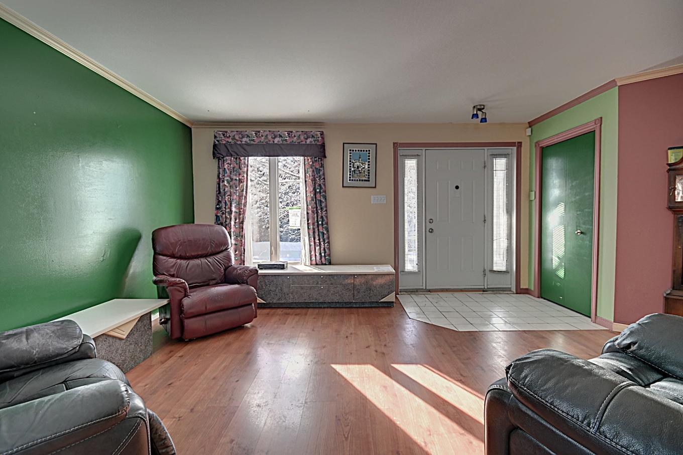 Salon - 142 Rue Jos-Monferrand, Québec (Beauport), QC - Indoor Photo Showing Other Room