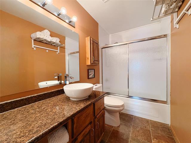 79 Thurlby Rd, Winnipeg, MB