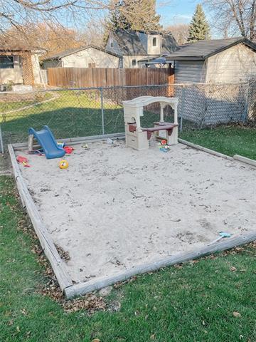 79 Thurlby Rd, Winnipeg, MB