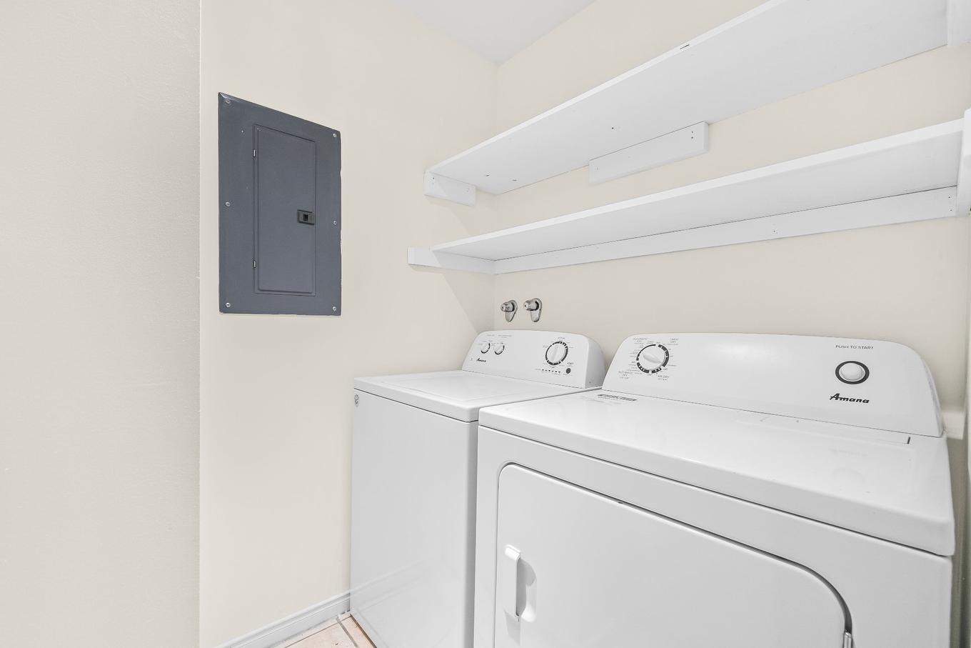 Salle de lavage - 102-233 Rue Du Dominion, Montréal (Le Sud-Ouest), QC - Indoor Photo Showing Laundry Room