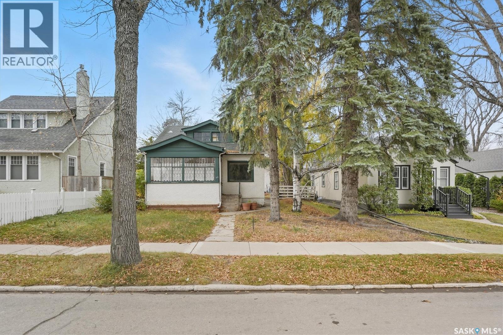 210 8Th Street E, Saskatoon, SK - Outdoor With Facade