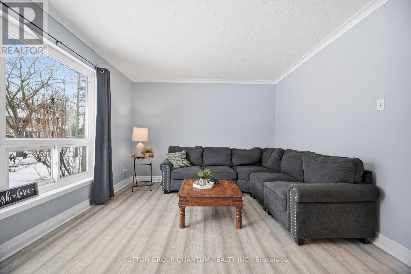 1241 Bray Court, Mississauga, ON - Indoor Photo Showing Living Room