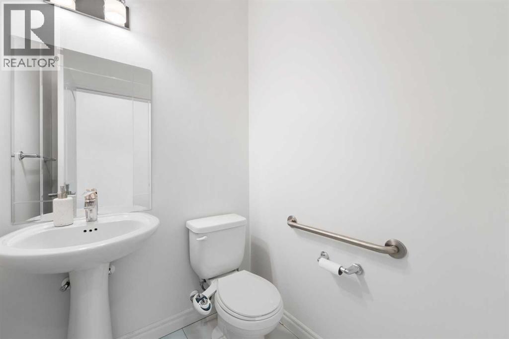 99 Evansglen Circle Nw, Calgary, AB - Indoor Photo Showing Bathroom