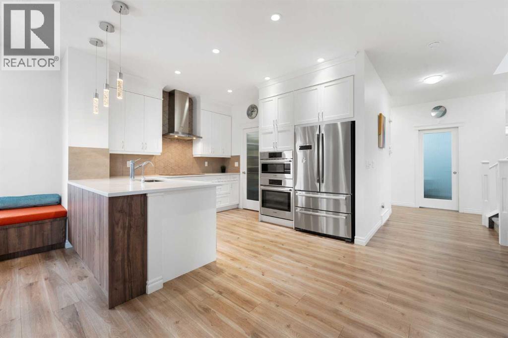 99 Evansglen Circle Nw, Calgary, AB - Indoor Photo Showing Kitchen With Upgraded Kitchen