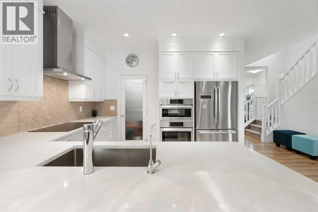 99 Evansglen Circle Nw, Calgary, AB - Indoor Photo Showing Kitchen With Upgraded Kitchen