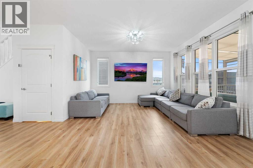 99 Evansglen Circle Nw, Calgary, AB - Indoor Photo Showing Living Room