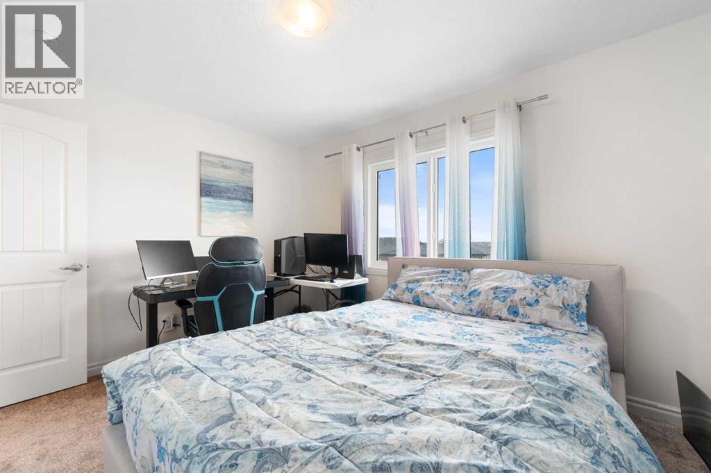 99 Evansglen Circle Nw, Calgary, AB - Indoor Photo Showing Bedroom