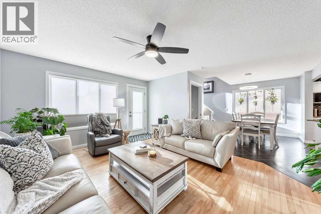 361 Cimarron Boulevard, Okotoks, AB - Indoor Photo Showing Living Room