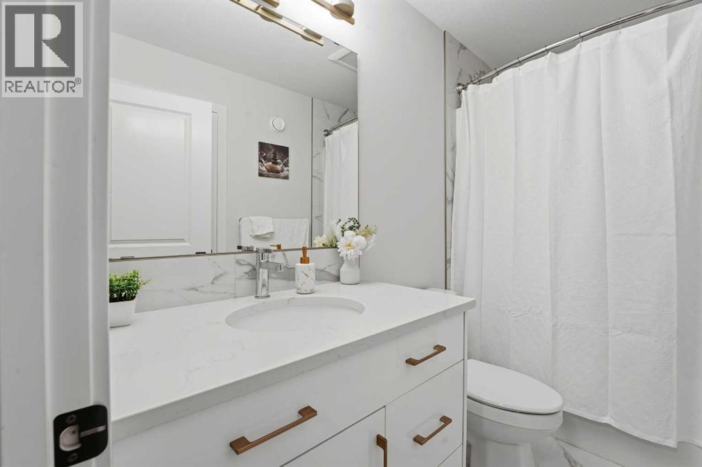 30 Thayer Close, Red Deer, AB - Indoor Photo Showing Bathroom